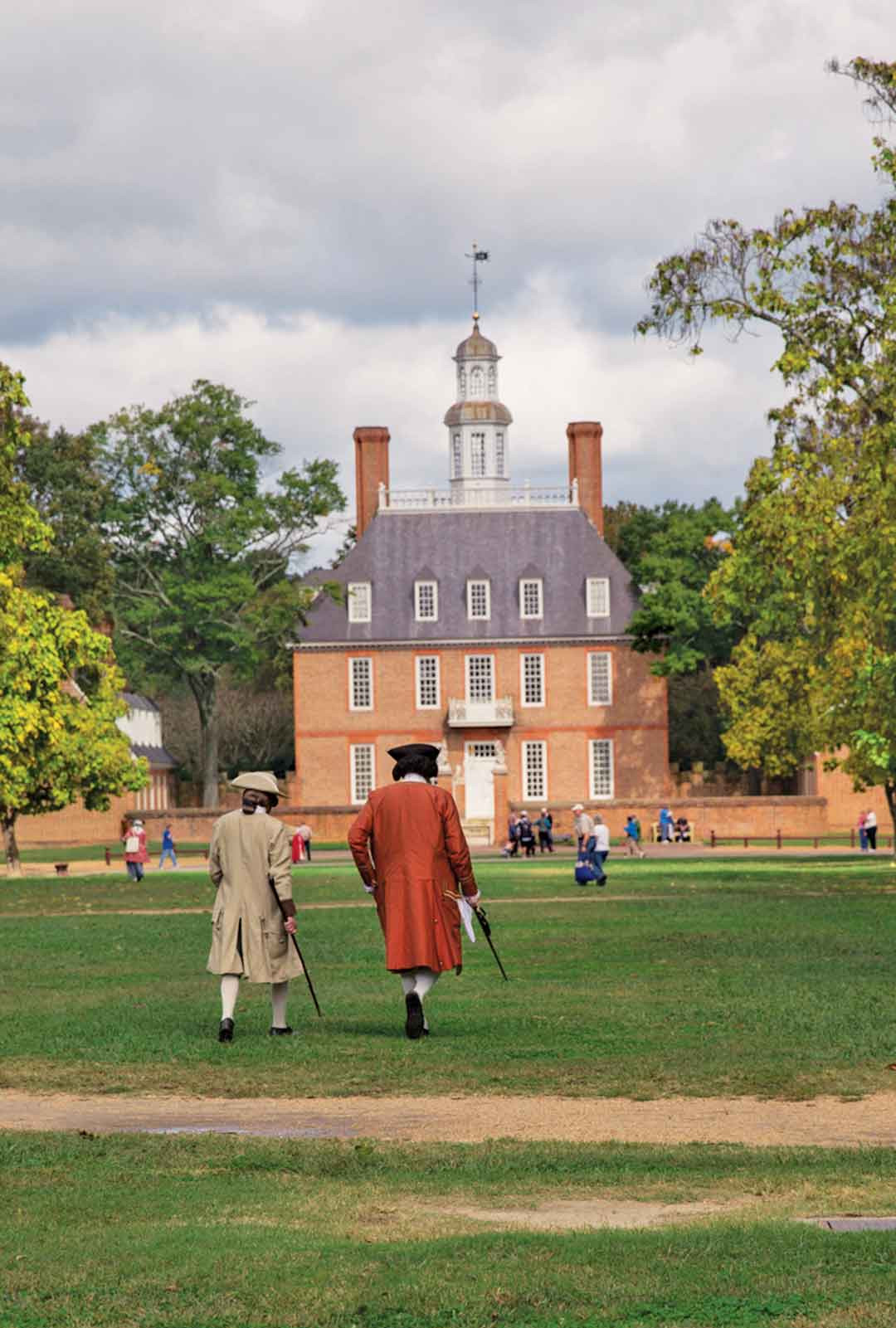 Colonial Williamsburg - characters in period costumes